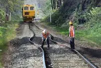 ببینید| چگونه ریل های قطار آسیب دیده تعمیر می شوند؟