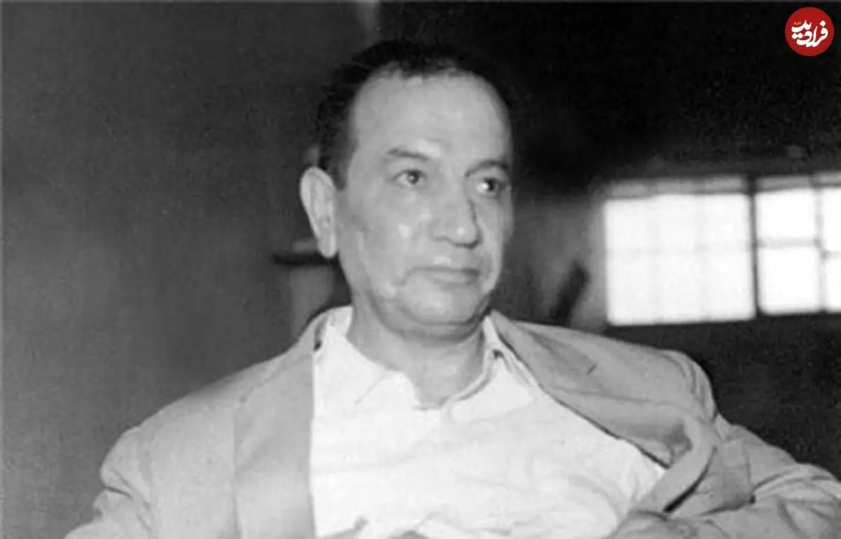 عکس| سفر در زمان؛ «طیب حاج‌رضایی» در حاشیه محکمه نظامی اش؛ سال 1342