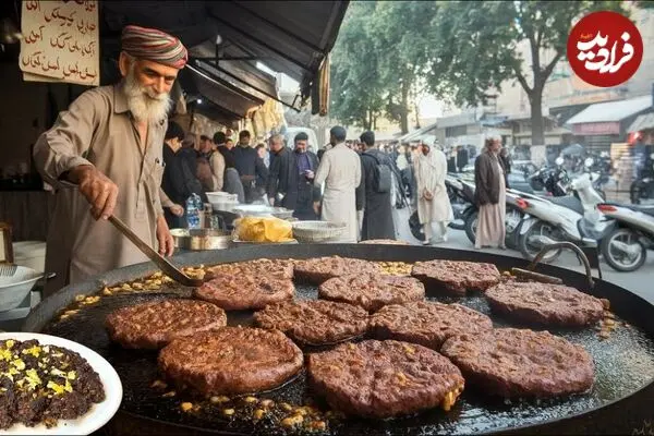 ببینید| غذای خیابانی در پاکستان؛ پخت چپلی کباب با 5 کیلو گوشت و تخم مرغ در پیشاور