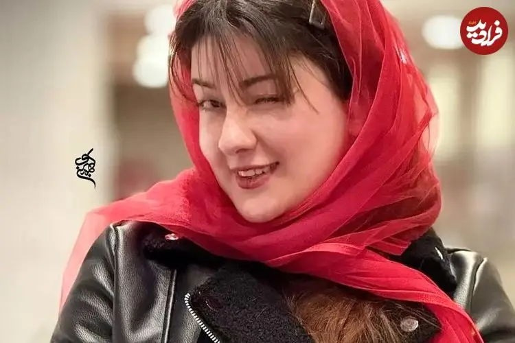 عکس| سفر زمان؛ تیپ و چهرۀ «مرجان متقی» (بازیگر سریال سوجان) در مراسم اکران یک فیلم