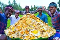 ببینید| غذای روستایی در هند؛ پخت نیمروی غول پیکر با 1000 تخم مرغ در طبیعت