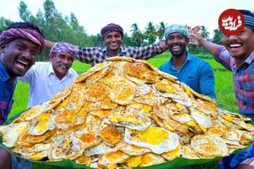 ببینید| غذای روستایی در هند؛ پخت نیمروی غول پیکر با 1000 تخم مرغ در طبیعت