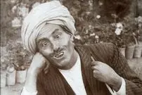 عکس| سفر زمان؛ شکلک درآوردن مرد ایرانی و خندۀ کودکان؛ بیش از یک قرن قبل