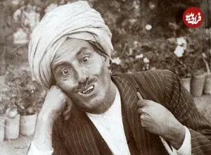 عکس| سفر زمان؛ شکلک درآوردن مرد ایرانی و خندۀ کودکان؛ بیش از یک قرن قبل