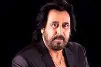 عکس| سفر در زمان؛ «شهرام شب پره» در حال اجرا با گروه اش؛ سال 1357