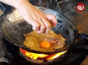 ببینید| غذای خیابانی در تایلند؛ نودل سرخ شده با مرغ و تخم مرغ در بانکوک