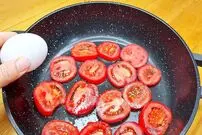 (ویدئو) نحوه پخت یک املت متفاوت آلمانی با سه تخم مرغ و 2 گوجه