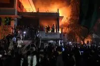 ببینید؛ آشوب در پایتخت بنگلادش؛ ساختمان یک روزنامه را به آتش کشیدند