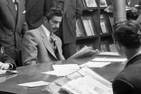 عکس| سفر زمان؛ جوانان ایرانی در کتابخانۀ آمریکایی در تهران؛ سال 1330