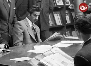 عکس| سفر زمان؛ جوانان ایرانی در کتابخانۀ آمریکایی در تهران؛ سال 1330