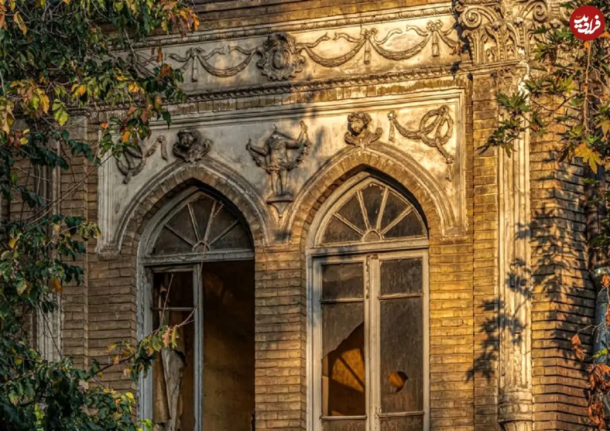 تصاویر؛ گچ‌بری‌های ظریف، کاشی‌های اروپایی، خانه‌ای به زیبایی تمام تاریخ