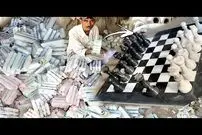 (ویدئو) مهارت حیرت آور این چند کارگر پاکستانی در ساخت شطرنج با سنگ