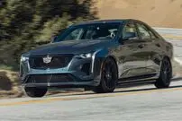 تصاویر؛ پشت فرمان کادیلاک CT4-V، قدرتمند اما فاقد هیجان بلک‌وینگ