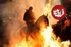 تصاویر؛ عبور با اسب از میان آتش در جشنواره‌ سنتی اسپانیا