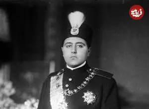 عکس| سفر در زمان؛ «احمد شاه قاجار» در میدان اسب دوانی پاریس؛ سال 1301