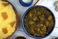طرز تهیه خورشت آلو اسفناج با رب انار و گردو