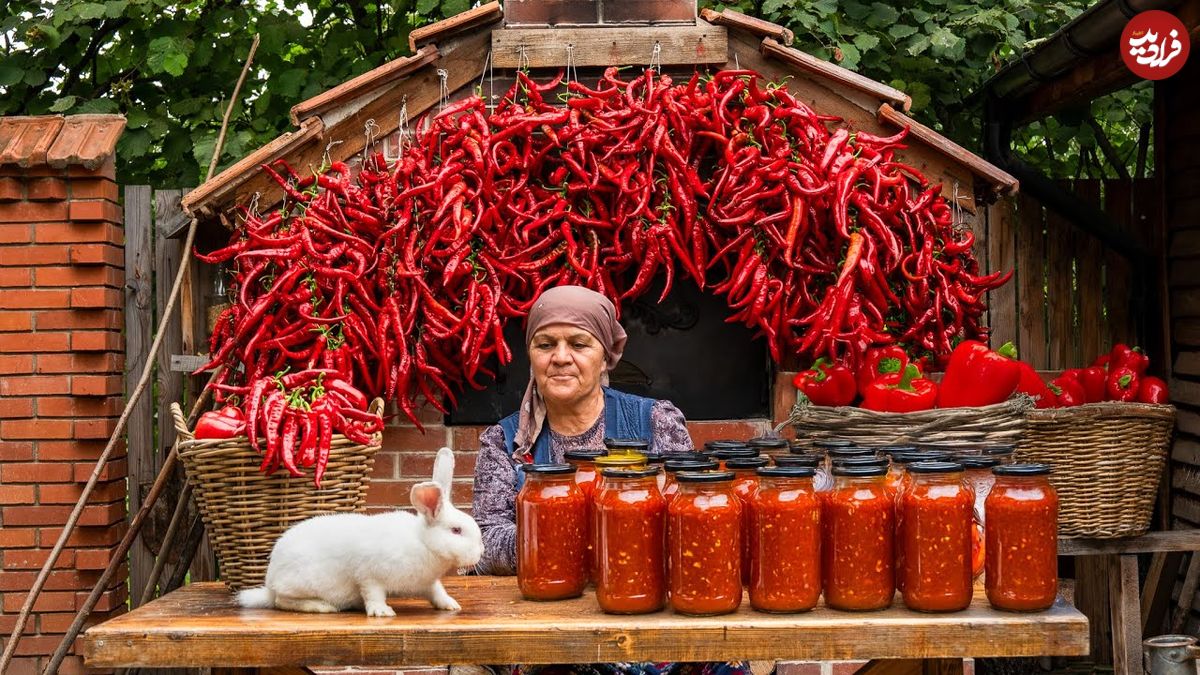 ببینید؛ غذای روستایی در آذربایجان؛ تهیه سس تند با فلفل قرمز در روستایی زیبا