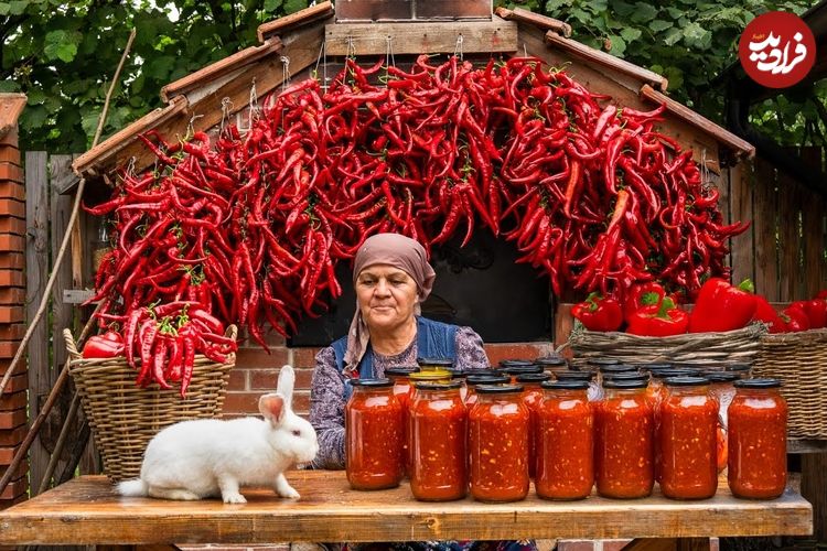 ببینید؛ غذای روستایی در آذربایجان؛ تهیه سس تند با فلفل قرمز در روستایی زیبا