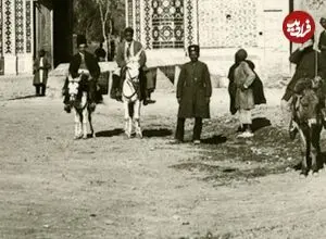 عکس| سفر زمان؛ تهرانی‌ها با الاغ و اسب در کنار دروازه قزوین؛ حدود 130 سال قبل