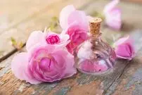 کاربردهای عجیب گلاب که دانستن اش شما را شگفت‌زده می‌کند