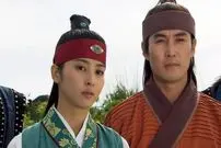 عکس| سفر زمان؛ عکس یادگاری «سوسانو» و پسرش «اونجو» در پشت‌صحنه سریال جومونگ