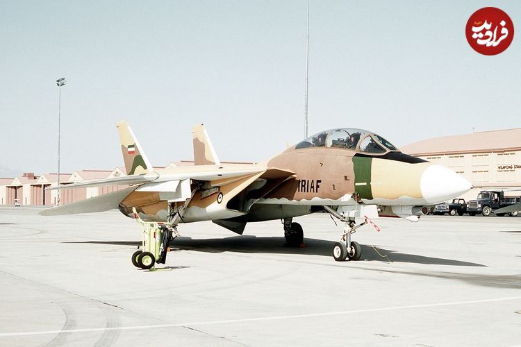 عکس؛ سفر در زمان؛ «جنگندۀ رهگیر F-14» در حال سوخت‌گیری از تانکر جمبوجت 747 نیروی هوایی ارتش ایران؛ دهه 50