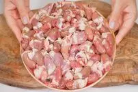 (ویدئو) پخت یک غذای خوشمزه با 450 گرم دل مرغ به روش این آشپز آمریکایی
