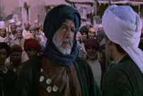 (عکس) سفر در زمان؛ «بهروز وثوقی و آنتونی کوئین» در پشت صحنه فیلم کاروان‌ها؛ سال 56