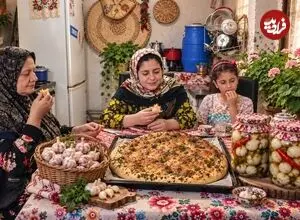 ببینید| غذای روستایی در ایران؛ پخت نان سیر خانگی و تهیه سیر ترشی در روستایی زیبا