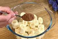 ببینید| طرز تهیه یک کیک خوشمزه بدون شکر و آرد با 3 موز در 5 دقیقه