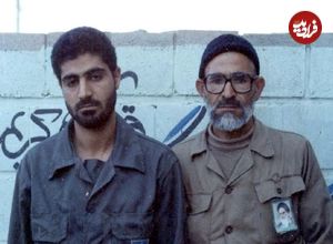 عکس؛ سفر در زمان؛ «سردار سلیمانی» در ایام جنگ در یک دورهمی دوستانه؛ دهه 60