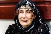 عکس| سفر زمان؛ «فریده سپاه منصور» با سپر و کلاه‌خود روی صحنه تئاتر