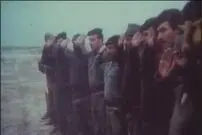 (ویدیو) فیلم تبلیغاتی ارتش عراق در جنگ ۸ ساله: دفن شهدای ایرانی با تشریفات نظامی در جبهه