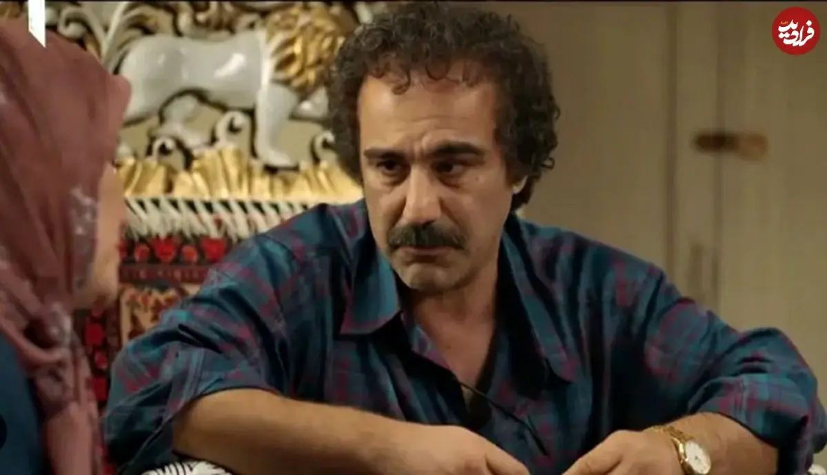 عکس| سفر زمان؛ چهرۀ «نقی معمولی» در 28 سالگی در پشت‌صحنه یک تئاتر؛ سال 82