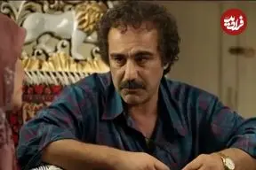 عکس| سفر زمان؛ چهرۀ «نقی معمولی» در 28 سالگی در پشت‌صحنه یک تئاتر؛ سال 82