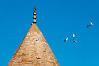 خاک این روستای ایران را از بهشت آورده‌اند