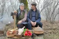 ببینید| غذای روستایی در آذربایجان؛ پخت خورشت با گوشت مرغ در دل جنگل