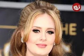 عکس| سفر در زمان؛ «ادل 21 ساله» در حال قدم زدن در خیابانی در لندن؛ سال 1387