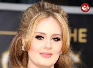 عکس| سفر در زمان؛ «ادل 21 ساله» در حال قدم زدن در خیابانی در لندن؛ سال 1387