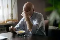 پژوهش جدید: تنها غذاخوردن می‌تواند برای افراد مسن خطرناک باشد