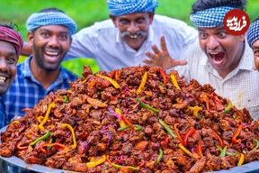 ببینید؛ غذای روستایی در هند؛ پخت یک غذای سنتی با مرغ، سیر و فلفل