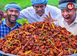 ببینید؛ غذای روستایی در هند؛ پخت یک غذای سنتی با مرغ، سیر و فلفل