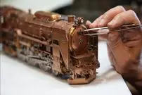 ببینید| مراحل دیدنی ساخت یک قطار اسباب بازی توسط استاد ژاپنی