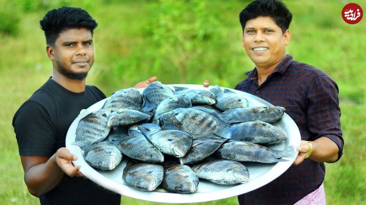 ببینید؛ غذای روستایی در هند؛ پخت ماهی در برگ موز 