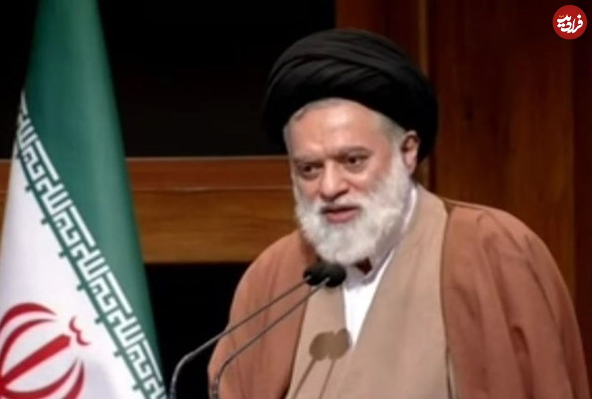 عکس؛ سفر به تاریخ؛ «سید مصطفی خامنهای، فرزند ارشد رهبر انقلاب» در نوجوانی در کنار پدر