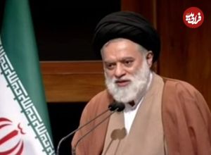 عکس؛ سفر به تاریخ؛ «سید مصطفی خامنه‌ای، فرزند ارشد رهبر انقلاب» در نوجوانی در کنار پدر