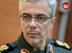 عکس؛ سفر در زمان؛ «لحظه اعطای درجه سرلشکری به محمد باقری»؛ سال 87