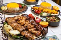 عکس؛ سفر در زمان؛ منوی یک رستوران در تهران در تابستان ۹۸ جلب توجه کرد