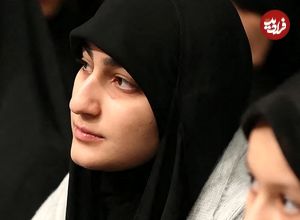 عکس؛ سفر در زمان؛ «همسر و دختر سردار سلیمانی» در حال گفتگو با رهبر انقلاب»؛ سال 1402