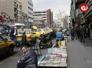 عکس| سفر به تهران قدیم؛ خودروهای کلاسیک در حال عبور از خیابان انقلاب؛ دهه 30